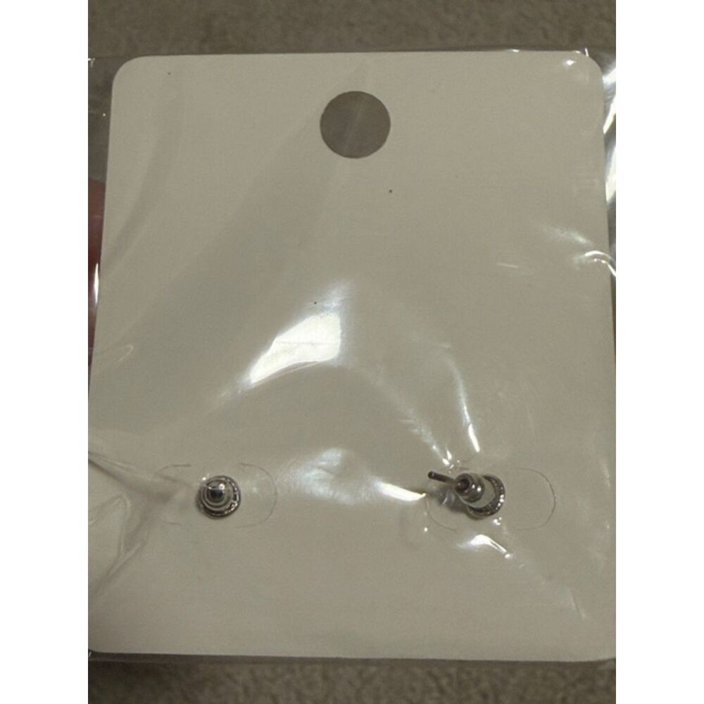 NWT Oltre Faux Pearl Stud Earrings - Collezione Accessori - Classic Silver Tone